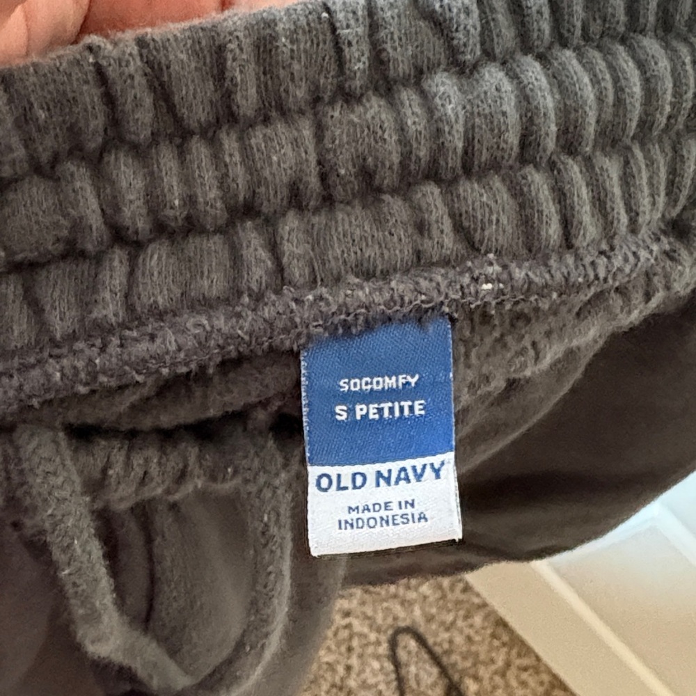 Old Navy Women's Dark Gray Cargo Joggers - Picture 2 of 3